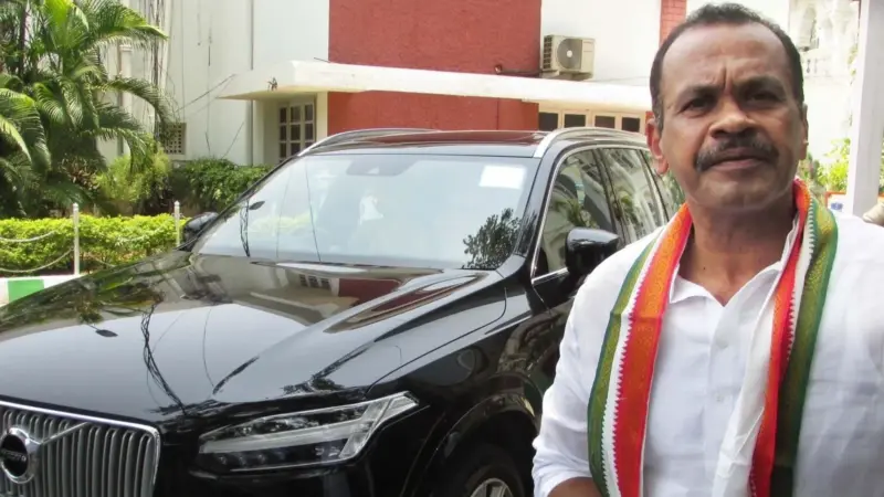 Komatireddy Responds In IPS Harassment Issue