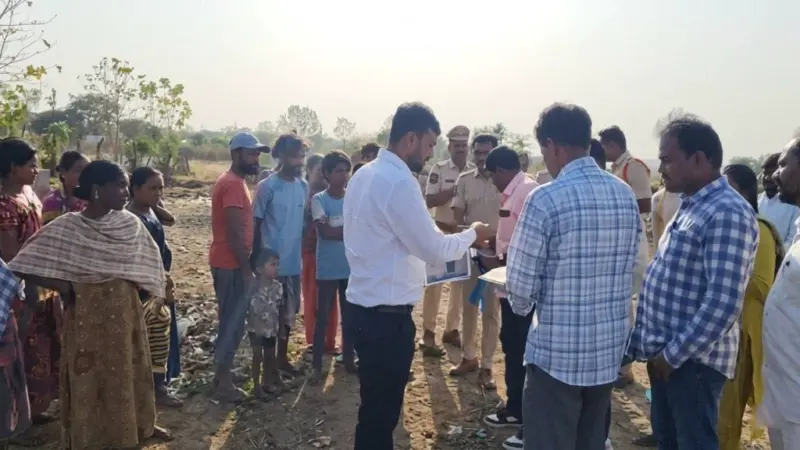 పొట్టకూటి కోసం వస్తే నరకం చూపించారు.. చెన్నూర్ ఇటుక బట్టీలో కార్మికుల కన్నీటి ఆవేదన!
