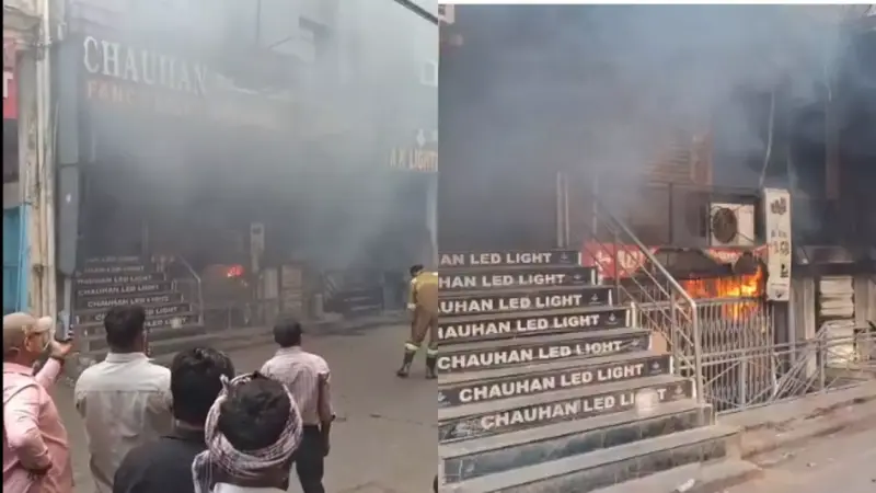 Lucknow News: नाका बाजार में धधकी आग, इलेक्ट्रॉनिक गोदामों में लाखों का नुकसान