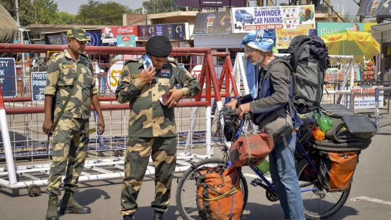 With India setting deadline, Pak nationals flock to Attari-Wagah border to return home