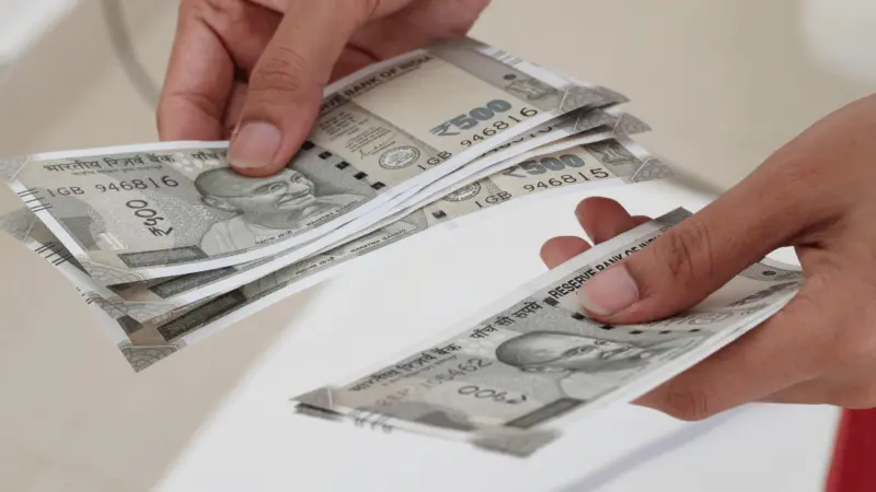 8th Pay Commission: ജീവനക്കാരെ ചതിച്ചോ, ഡിഎ വൈകുന്നത് എന്ത് കൊണ്ട്?