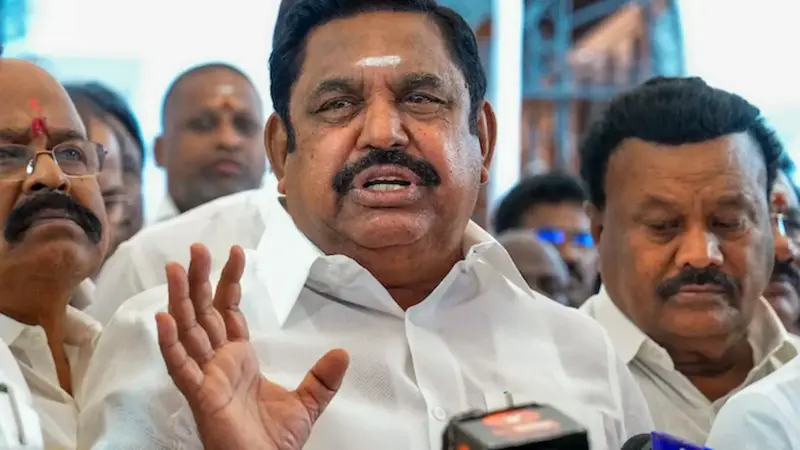AIADMKలో పిక్ స్టేజి కి చేరిన అంతర్గత పోరు