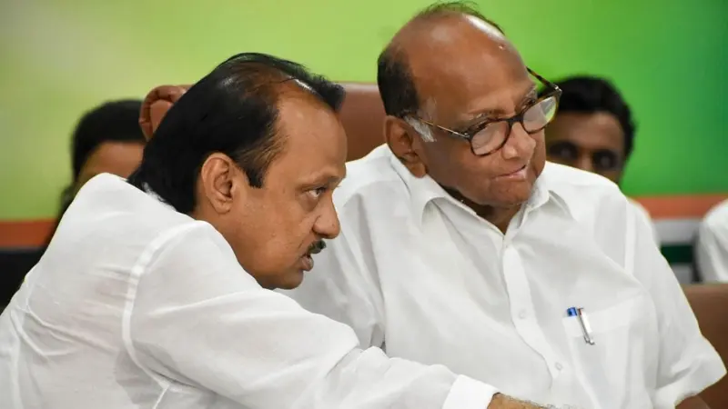 Sharad Pawar, Ajit Pawar share dais at Satara event