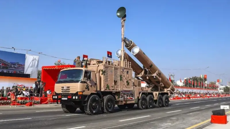 ರಕ್ಷಣಾ ವಲಯದ ರಫ್ತಿನಲ್ಲಿ ಭಾರತ ಹೊಸ ಮೈಲಿಗಲ್ಲು: ಒಂದೇ ವರ್ಷ 38,424 ಕೋಟಿ ರುಪಾಯಿ ವಹಿವಾಟು; ಶೇಕಡಾ 63ರಷ್ಟು ಏರಿಕೆ