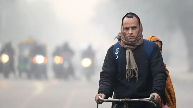 Delhi AQI crosses 400 in several areas days after anti-pollution curbs lifted; dense fog warning issued
