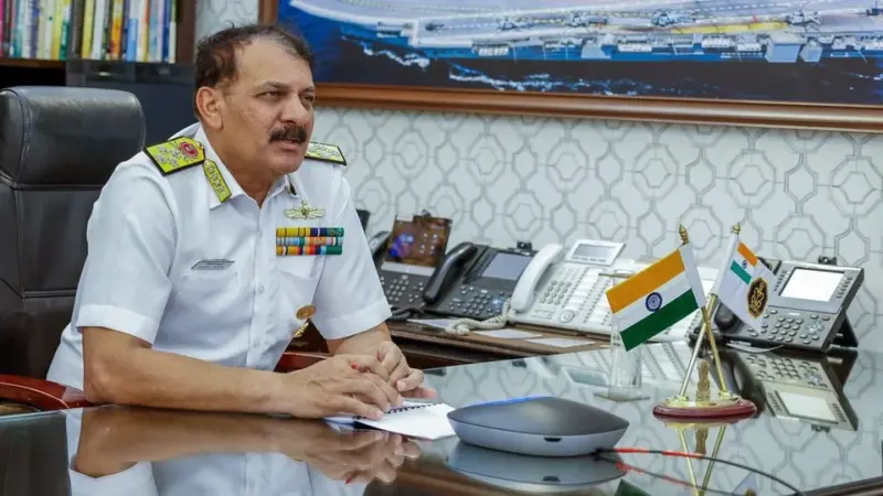 Indian Navy। 'দ্বিমুখী চ্যালেঞ্জের.' ভারত মহাসাগরে চিন-পাকিস্তানের তৎপরতা
