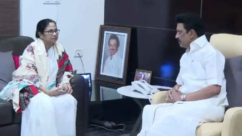 ఓటమి అంచులో స్టాలిన్, మమత