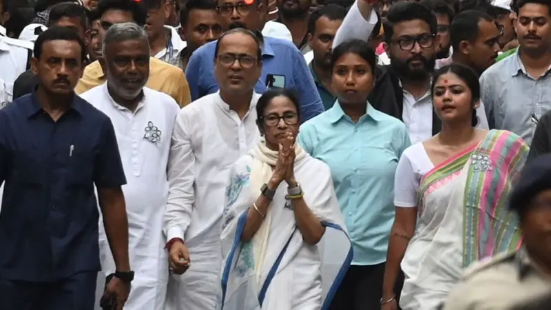 Mamata Banerjee Bhabanipur Election Results: Bengal CM's lead over Suvendu narrows to 9,400 votes