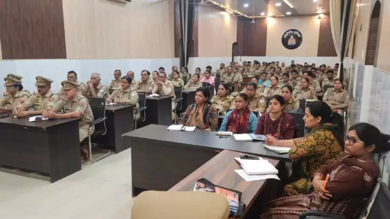 Aligarh News: जनपद में SPEL कार्यक्रम को लेकर पुलिस की अहम बैठक, छात्र-छात्राओं के प्रशिक्षण पर जोर