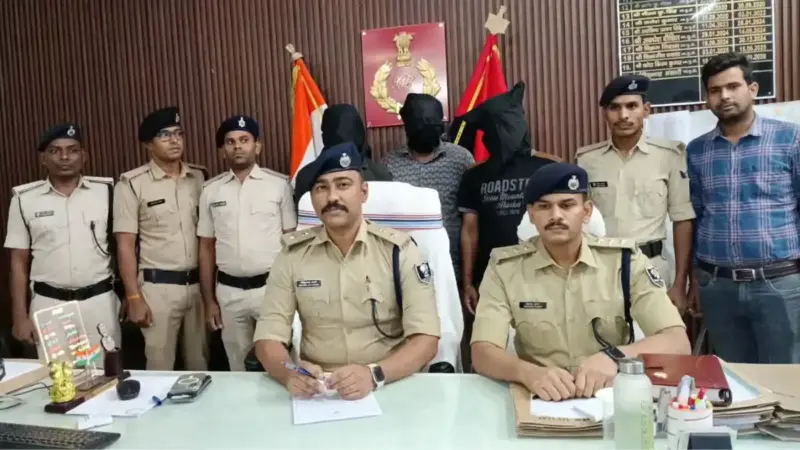 मुजफ्फरपुर में 'डिजिटल अरेस्ट' गिरोह का पर्दाफाश: CBI अधिकारी बन रिटायर्ड कर्मी से की थी 17 लाख की ठगी, 3 गिरफ्तार