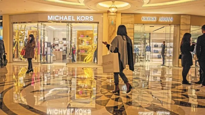 Reliance's luxury retail arm narrows losses, designer labels lag