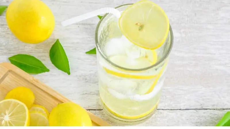 Lemon Water Side Effects: नींबू पानी पीना कब बन सकता है खतरनाक? पीने से पहले तुरंत पढ़ें