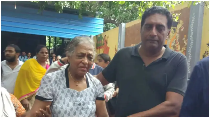 ಬಹುಭಾಷಾ ನಟ ಪ್ರಕಾಶ್ ರಾಜ್ ತಾಯಿ ಸ್ವರ್ಣಲತಾ ನಿಧನ; ಬೆಂಗಳೂರಿನಲ್ಲಿ ಅಂತ್ಯಕ್ರಿಯೆ