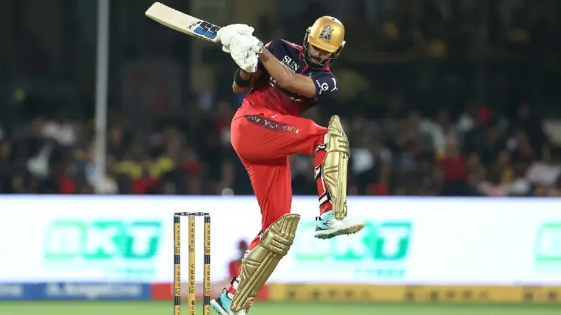 బెంగళూరు (RCB).. 19.1 ఓవర్లలో 243/3