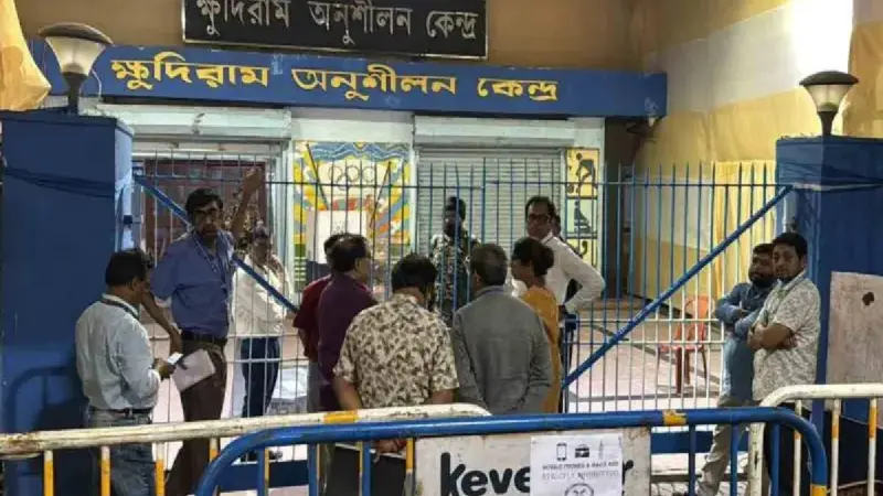 পোস্টাল ব্যালট বাছাইয়ে নিয়ম ভাঙা নিয়ে কমিশনের অভিযোগ তৃণমূলের