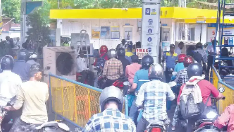 Panic buying of fuel continues in Hyd'bad