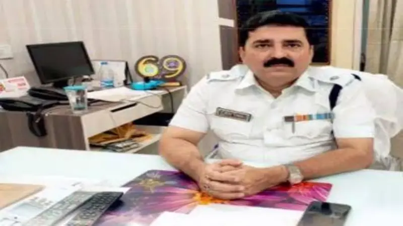 শান্তনু সিনহা বিশ্বাসকে নিয়ে বড় পদক্ষেপ! মমতার 'প্রিয়' পুলিশকর্তাকে সরাতে এবার সরাসরি কমিশনে বিজেপি; বড় কোনো ধামাকা কি আসন্ন?