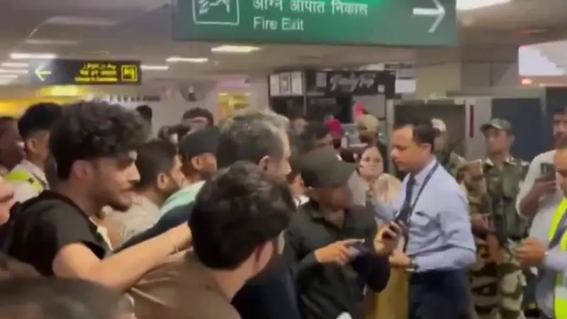 Srinagar weather forces airlines to cancel multiple flights, leaving passengers in fury at Jammu Airport | Watch