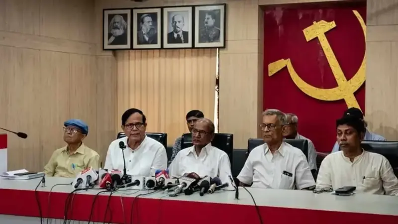 ক্ষমতায় আসার এক রাশ স্বপ্ন নিয়ে প্রকাশ হল বামেদের ইস্তেহার