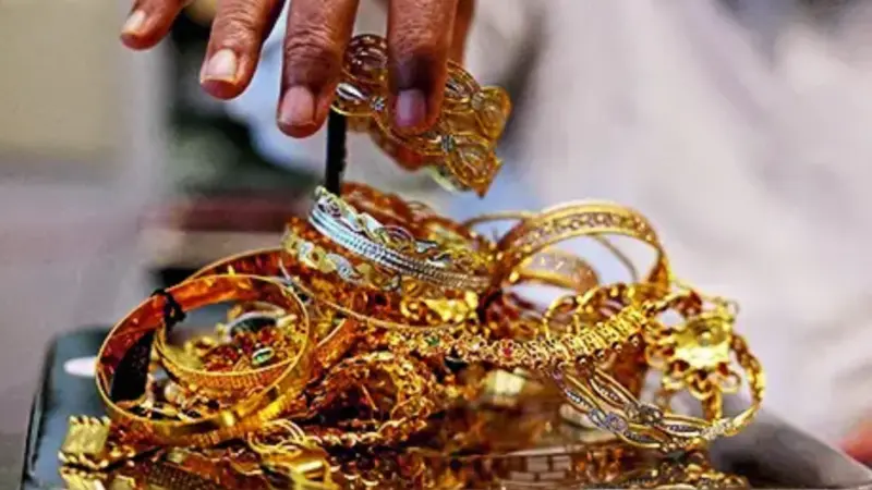 ഇന്ന് പവന് 1,09,360 ; സ്വര്‍ണ വില ഇനിയും ഇടിയുമോ?