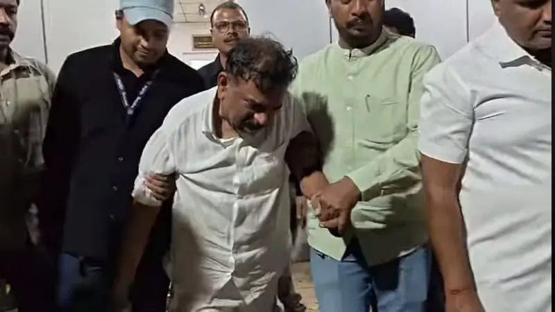 भोंदू अशोक खरात प्रकरण : अश्लील व्हिडिओ व्हायरल करणे महागात, गुन्हा दाखल
