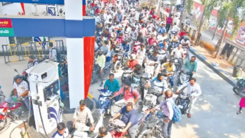 Serpentine queues, traffic chaos as fuel outlets runs dry