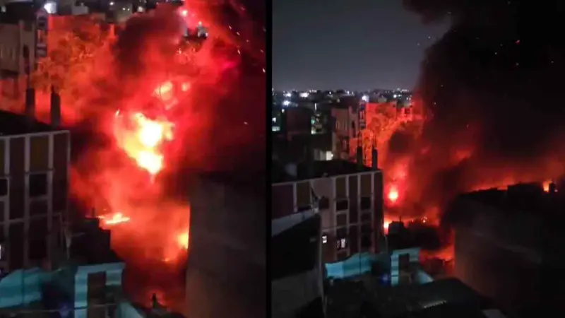 Hyderabad | హైదరాబాద్‌లో అర్ధరాత్రి ఎగిసిపడ్డ అగ్నికీలలు.. ఐదు ఇళ్లు, రెండు గోదాములు దగ్ధం