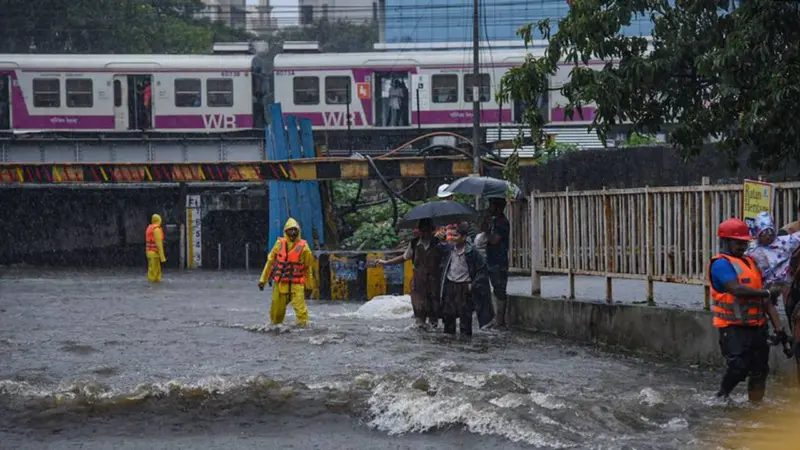 Weather News: রাজ্যে বজ্রঝড়ের ভ্রুকুটি! বৃষ্টির সতর্কতা জারি, কখন থেকে থামবে ঝড়-জল? জেনে নিন সমস্ত আপডেট