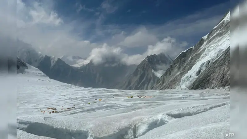 Mount Everest: ఎవరెస్ట్ దిగుతూ ఇద్దరు భారతీయ పర్వతారోహకులు మృతి