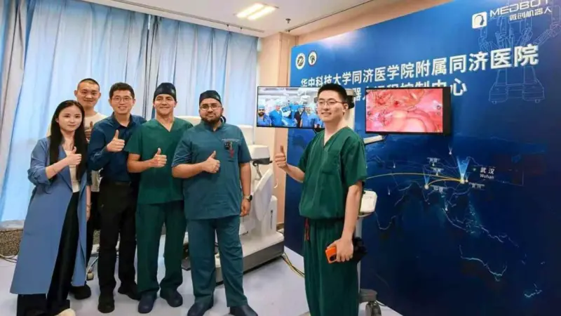 சீனாவில் இருந்துகொண்டே இந்தியாவில் உள்ள நோயாளிக்கு அறுவை சிகிச்சை; மருத்துவர் சாதனை