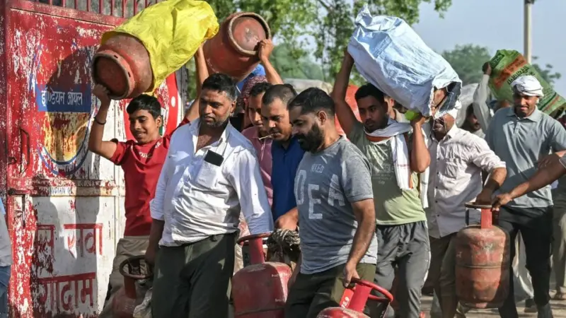 LPG cylinder price today, 25 April: Domestic and commercial gas rates in Delhi, Bengaluru, Mumbai, Kolkata, other cities
