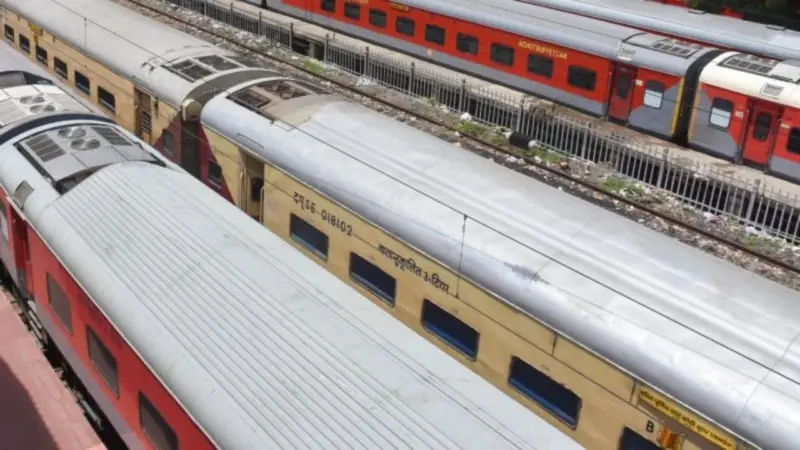 Train movement in Howrah-Bardhaman main line disrupted for nearly three hours: ER official