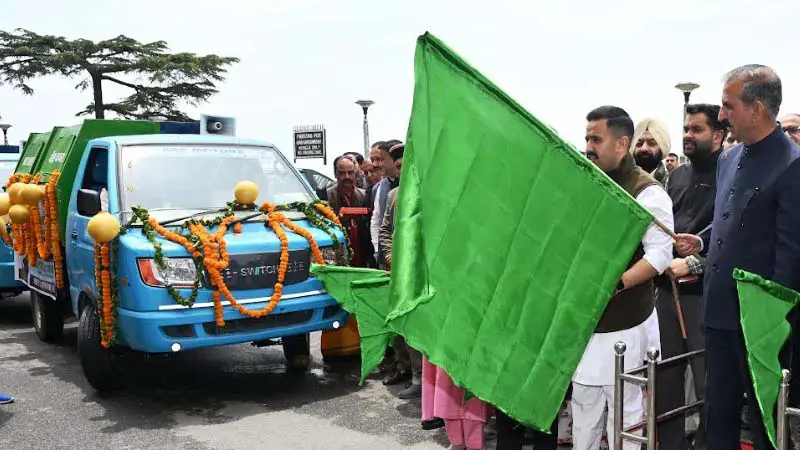 CM सुक्खू ने नगर निगम शिमला के 10 इलेक्ट्रिक वाहनों को हरी झंडी दिखाकर किया रवाना - Divya Himachal