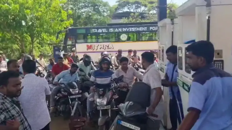 ಇರಾನ್-ಇಸ್ರೇಲ್ ಯುದ್ಧದ ಪರಿಣಾಮ: ಸೊರಬದಲ್ಲಿ ಪೆಟ್ರೋಲ್ ಕೊರತೆ, ಬಂಕ್ ಬಳಿ ಗಲಾಟೆ!