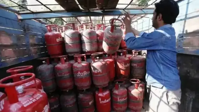LPG cylinder theft : LPG సిలిండర్ల లారీ దొంగతనం, ఉత్తరప్రదేశ్‌లో షాక్