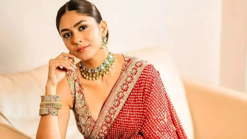 Mrunal Thakur: కీర్తి కాదు.. సాయి పల్లవి కాదు.. పక్కా తెలంగాణ సినిమాలో హీరోయిన్ గా మృణాల్