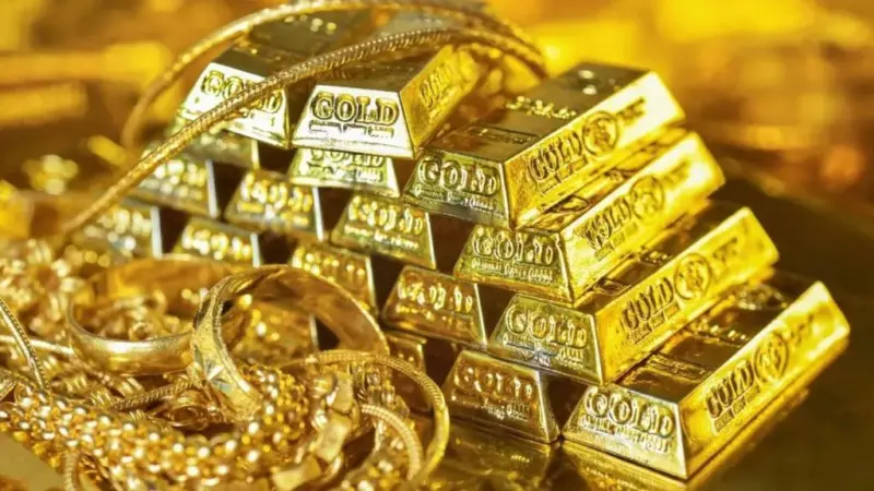 Gold and Silver Prices: మళ్లీ తగ్గుతున్న బంగారం, వెండి ధరలు..