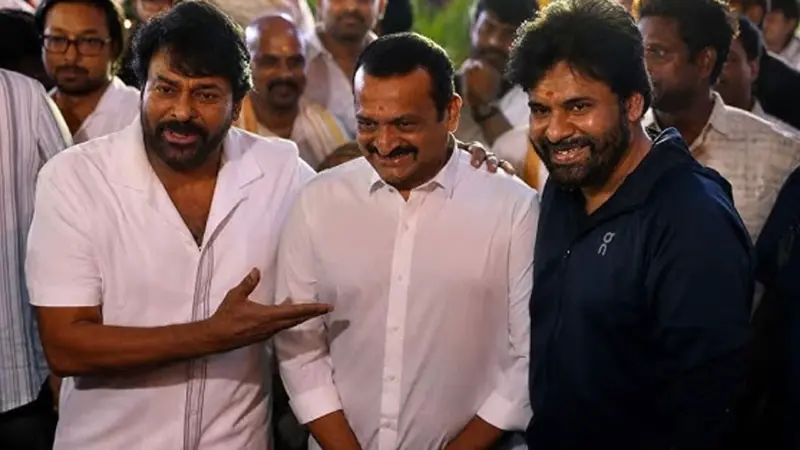 చాలా రోజుల తర్వాత ఒకే ఫ్రేమ్లో పవన్ - బండ్ల గణేష్
