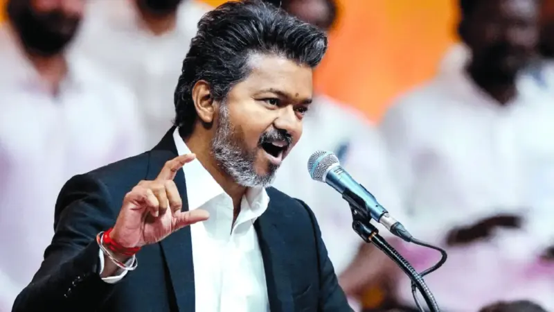 విజయ్ సంచలన నిర్ణయం.. అవినీతి అధికారుల గుట్టు చెప్తే లక్ష రూపాయల బహుమతి