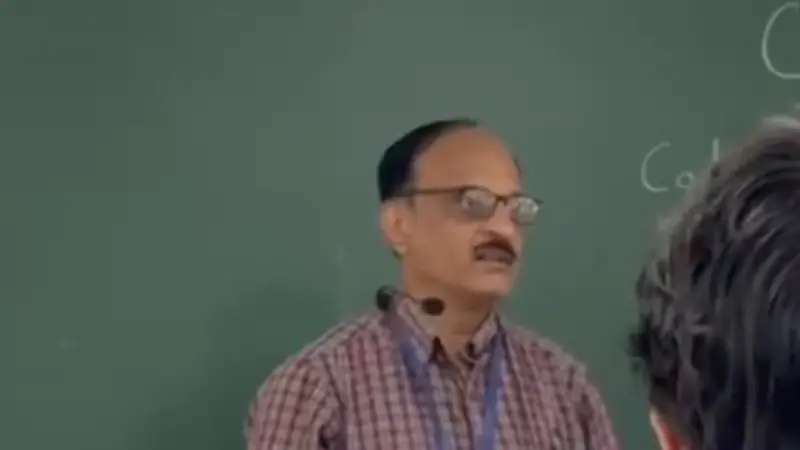 క్లాస్‌రూమ్‌లో మత వివక్ష.. విద్యార్థిని 'ఉగ్రవాది' అన్న ప్రొఫెసర్