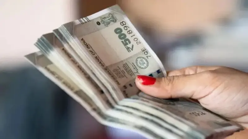 Gratuity எவ்வாறு கணக்கிடப்படுகிறது..? ஒரு நிறுவனத்தில் 10 ஆண்டுகள் பணிபுரிந்தால் எவ்வளவு கிடைக்கும்..?