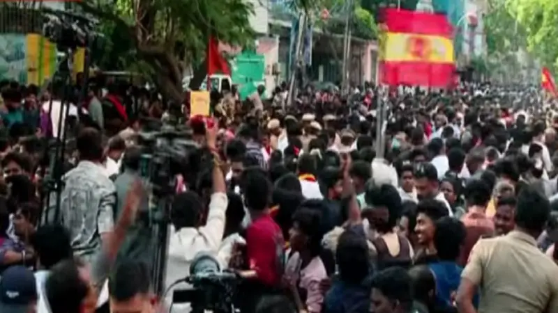 பெரம்பூர், திருச்சி கிழக்கில் இப்போதே ரிசல்ட் தெரிந்துவிட்டது.. மீதியுள்ள 232 தொகுதிக்கு தான் தேர்தல்.. விஜய் கன்ஃபர்மா 2 தொகுதியிலும் ஜெயிச்சிடுவார்.. விஜய் ஒரு தொகுதியில் நிற்கிறார் என்றால் அதை சுற்றி 10 தொகுதிகளில் தவெக தாக்கம் இருக்கும்.. வடக்கில் ஒன்றிலும் மத்திய தமிழகத்திலும் நிற்க காரணம் சுமார் 20 தொகுதிகளில் தாக்கத்தை ஏற்படுத்தவே.. விஜய்யின் அரசியல் ரிசல்ட்டுக்கு பின்னர் தான் தெரியும்..