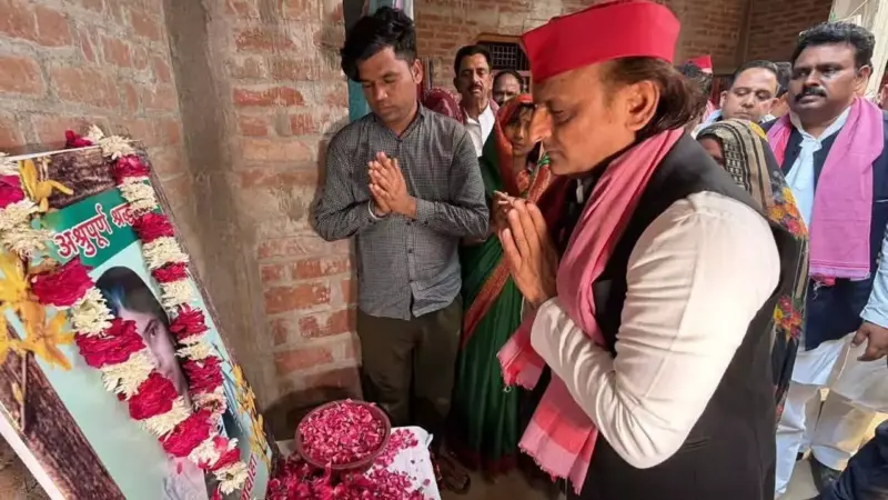 Hardoi News: शिल्पी कुशवाहा कांड: परिजनों से मिले अखिलेश यादव, दी सहायता और CBI जांच की उठाई मांग