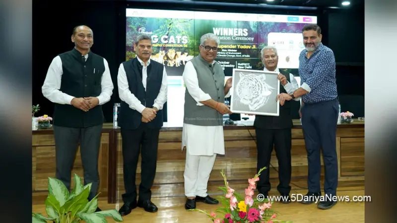 Bhupender Yadav presents awards to Winners of Global Big Cats Photography Competition 2025