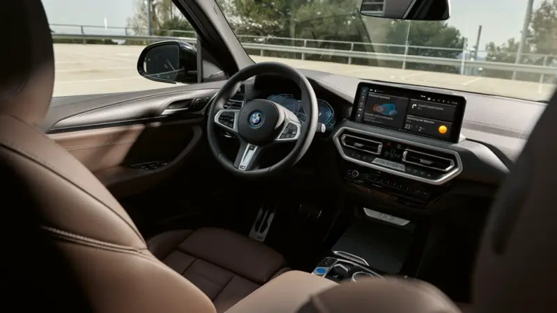 BMW iX3 "chinês" muda por dentro e por fora: legislação e tecnologia local redefinem o SUV elétrico
