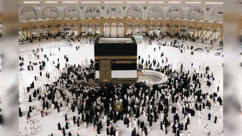 Watch: Kaaba's Kiswah raised ahead of Haj 2026