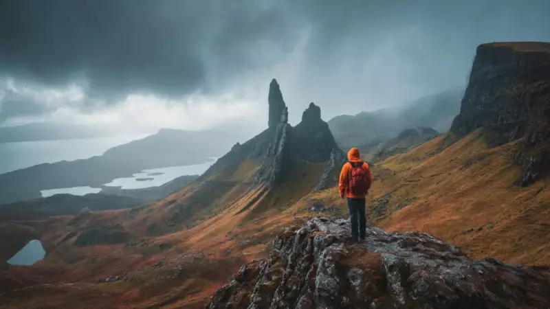 How Solo Travellers Can Capture Stunning Photos While Staying Safe On Their Journeys