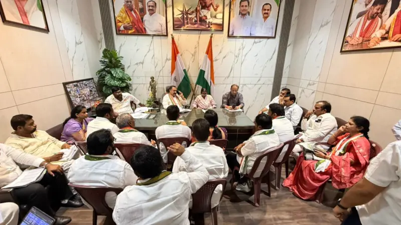 తెలంగాణలో కాంగ్రెస్ పార్టీపై ప్రభుత్వ 'నీలినీడలు'