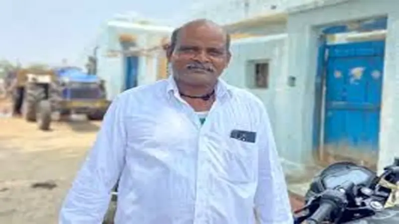 బోరుబావిలో పడిపోయిన మనవడిని రక్షించబోయి తాత మృతి!