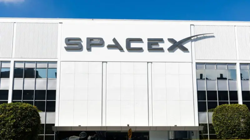 Investor group asks SEC to review SpaceX disclosures before IPO